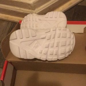 baby nike huarache white